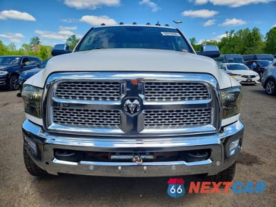 Piąte zdjęcie samochodu w środku: 2017 RAM 2500 LARAMIE VIN:3C6TR5FJXHG555178 - miniatura