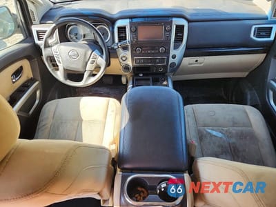 Zdjęcie 8 z 12 samochodu: 2018 NISSAN TITAN SV VIN:1N6AA1E55JN511863 - miniatura