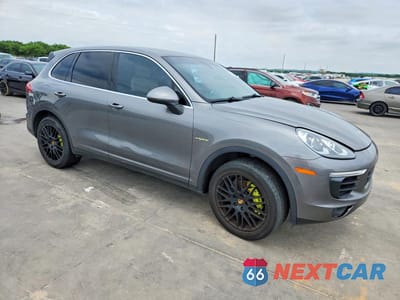 Czwarte zdjęcie samochodu z boku: 2015 PORSCHE CAYENNE S HYBRID VIN:WP1AE2A2XFLA53845 - miniatura