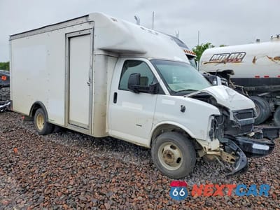 Czwarte zdjęcie samochodu z boku: 2021 GMC SAVANA DELIVERY TRUCK VIN:7GZ37SC7XMN004789 - miniatura