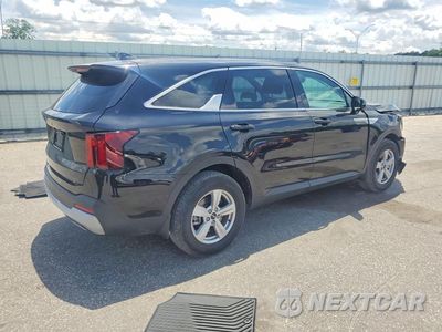 Trzecie zdjęcie samochodu z tyłu: 2026 KIA SORENTO LX VIN:5XYRG4JC6TG415955 - miniatura