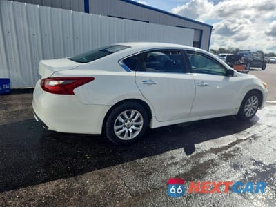 Trzecie zdjęcie samochodu z tyłu: 2018 NISSAN ALTIMA 2.5 S VIN:1N4AL3AP5JC296860 - miniatura