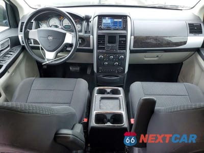 Zdjęcie 8 z 13 samochodu: 2010 DODGE GRAND CARAVAN SXT VIN:2D4RN5DX4AR125221 - miniatura