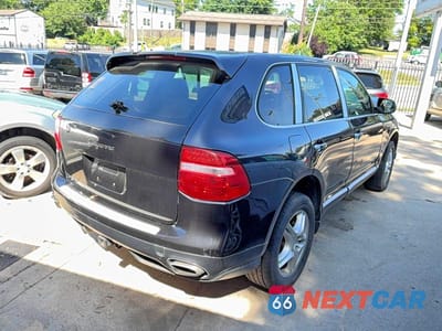 Czwarte zdjęcie samochodu z boku: 2010 PORSCHE CAYENNE VIN:WP1AA2AP5ALA07274 - miniatura