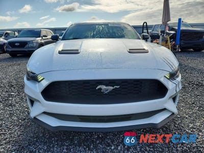 Piąte zdjęcie samochodu w środku: 2018 FORD MUSTANG VIN:1FA6P8TH6J5183257 - miniatura