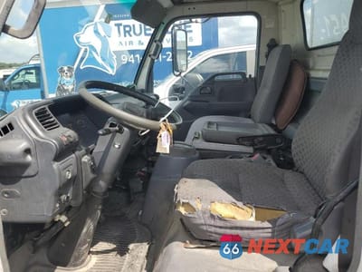 Piąte zdjęcie samochodu w środku: 2007 ISUZU NPR BOX TRUCK VIN:JALC4B16877017497 - miniatura