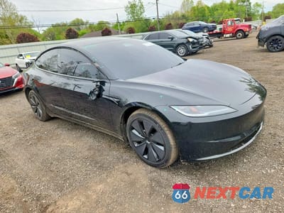 Czwarte zdjęcie samochodu z boku: 2026 TESLA MODEL 3 VIN:5YJ3E1EA4TF117091 - miniatura