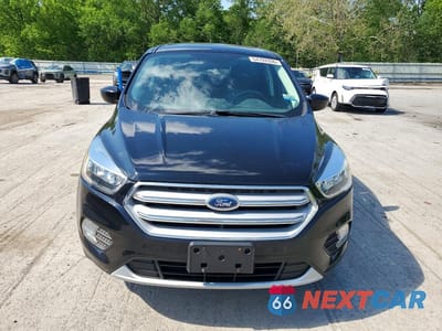 Piąte zdjęcie samochodu w środku: 2019 FORD ESCAPE SE VIN:1FMCU9GDXKUC49072 - miniatura