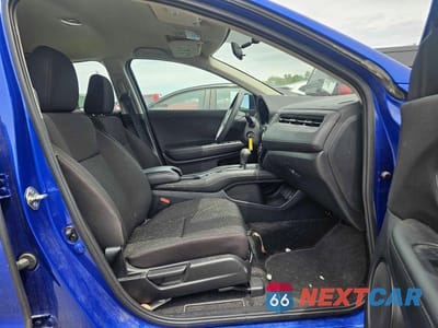 Piąte zdjęcie samochodu w środku: 2018 HONDA HR-V LX VIN:3CZRU6H3XJG729613 - miniatura