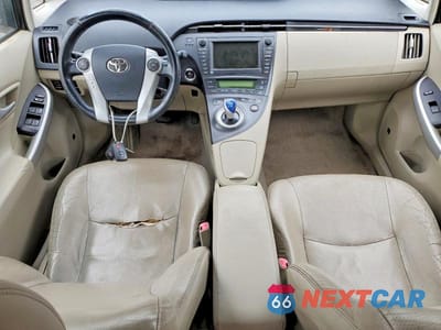 Zdjęcie 8 z 12 samochodu: 2011 TOYOTA PRIUS FOUR VIN:JTDKN3DU2B0290186 - miniatura