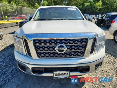 Piąte zdjęcie samochodu w środku: 2018 NISSAN TITAN SV VIN:1N6AA1E55JN511863 - miniatura