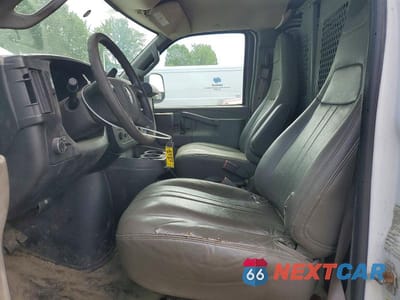 Zdjęcie 7 z 13 samochodu: 2017 GMC SAVANA G2500 VIN:1GTW7BFF8H1909557 - miniatura