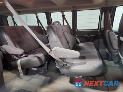 Zdjęcie 11 z 13 samochodu: 2003 CHEV EXPRESS G3500 VIN:1GAHG39U531131664 - miniatura