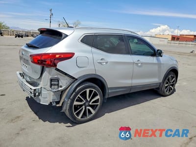 Trzecie zdjęcie samochodu z tyłu: 2017 NISSAN ROGUE SPORT SL VIN:JN1BJ1CP3HW030500 - miniatura