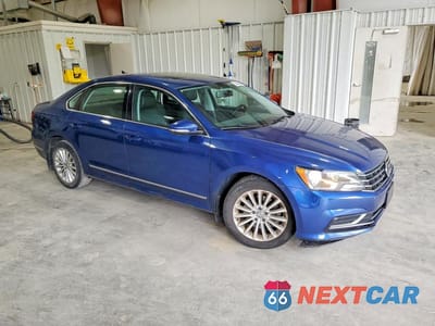 Czwarte zdjęcie samochodu z boku: 2017 VOLKSWAGEN PASSAT SE VIN:1VWBT7A37HC009853 - miniatura