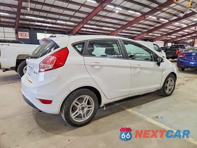 Trzecie zdjęcie samochodu z tyłu: 2018 FORD FIESTA SE VIN:3FADP4EJ8JM100549 - miniatura