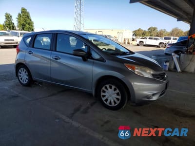 Czwarte zdjęcie samochodu z boku: 2015 NISSAN VERSA NOTE SV VIN:3N1CE2CP3FL412799 - miniatura