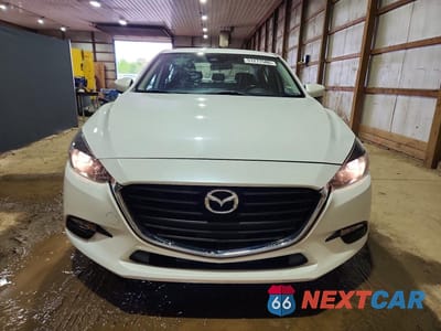 Piąte zdjęcie samochodu w środku: 2018 MAZDA 3 TOURING VIN:3MZBN1V38JM203250 - miniatura
