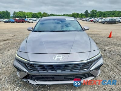 Piąte zdjęcie samochodu w środku: 2024 HYUNDAI ELANTRA SEL VIN:KMHLS4DG2RU838070 - miniatura