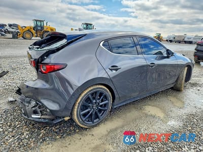 Trzecie zdjęcie samochodu z tyłu: 2022 MAZDA 3 PREMIUM VIN:JM1BPBML9N1502740 - miniatura