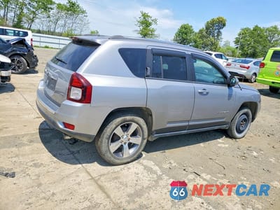 Trzecie zdjęcie samochodu z tyłu: 2017 JEEP COMPASS LATITUDE VIN:1C4NJCEAXHD125940 - miniatura