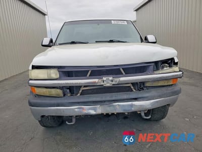 Piąte zdjęcie samochodu w środku: 2002 CHEVROLET SILVERADO K1500 VIN:1GCEK19T32Z104788 - miniatura