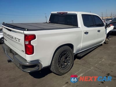 Trzecie zdjęcie samochodu z tyłu: 2020 CHEVROLET SILVERADO K1500 LTZ VIN:1GCUYGED8LZ236815 - miniatura