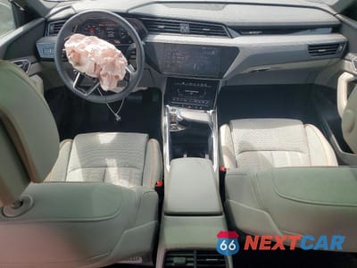 Zdjęcie 8 z 13 samochodu: 2024 AUDI Q8 E-TRON PRESTIGE VIN:WA16AAGE8RB052891 - miniatura