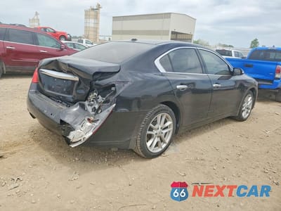 Trzecie zdjęcie samochodu z tyłu: 2010 NISSAN MAXIMA 3.5 S VIN:1N4AA5AP5AC866650 - miniatura