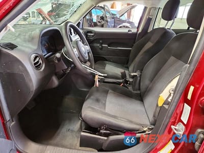 Zdjęcie 7 z 13 samochodu: 2014 JEEP PATRIOT SPORT VIN:1C4NJRBB4ED694262 - miniatura