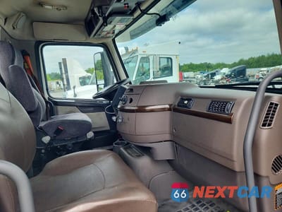 Piąte zdjęcie samochodu w środku: 2017 VOLVO VNL SEMI TRUCK VIN:4V4N39TG1HN987950 - miniatura
