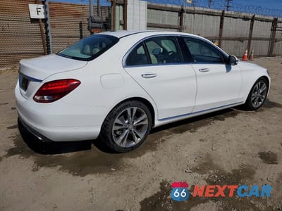Trzecie zdjęcie samochodu z tyłu: 2016 MERCEDES-BENZ C 300 VIN:55SWF4JB2GU130808 - miniatura