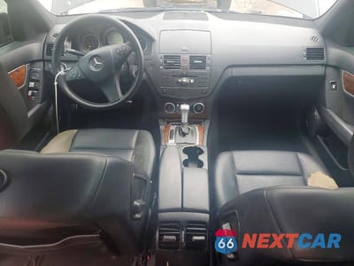 Zdjęcie 8 z 12 samochodu: 2011 MERCEDES-BENZ C 300 4MATIC VIN:WDDGF8BB0BR157946 - miniatura