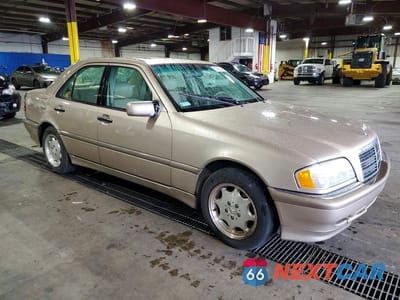 Czwarte zdjęcie samochodu z boku: 2000 MERCEDES-BENZ C VIN:WDBHA24G0YA834468 - miniatura