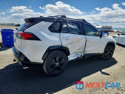 Trzecie zdjęcie samochodu z tyłu: 2019 TOYOTA RAV4 XSE VIN:JTMEWRFV8KJ008842 - miniatura