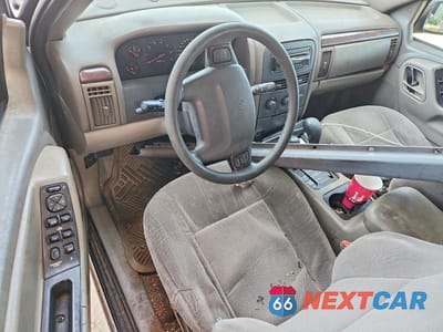 Zdjęcie 8 z 13 samochodu: 2000 JEEP GRAND CHEROKEE LAREDO VIN:1J4GW48S1YC357329 - miniatura