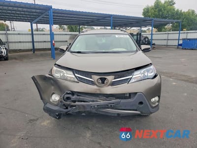 Piąte zdjęcie samochodu w środku: 2015 TOYOTA RAV4 XLE VIN:JTMWFREV9FD060975 - miniatura