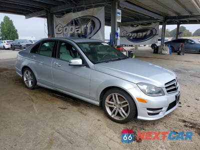 Czwarte zdjęcie samochodu z boku: 2014 MERCEDES-BENZ C 250 VIN:WDDGF4HB5EA964529 - miniatura
