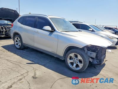 Czwarte zdjęcie samochodu z boku: 2015 BMW X1 SDRIVE28I VIN:WBAVM1C58FVW57077 - miniatura