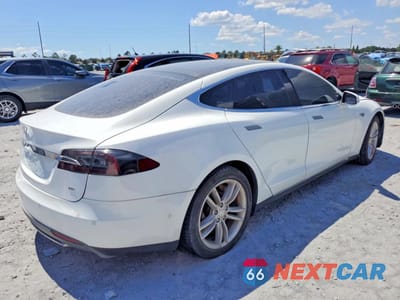 Trzecie zdjęcie samochodu z tyłu: 2014 TESLA MODEL S VIN:5YJSA1S13EFP65505 - miniatura