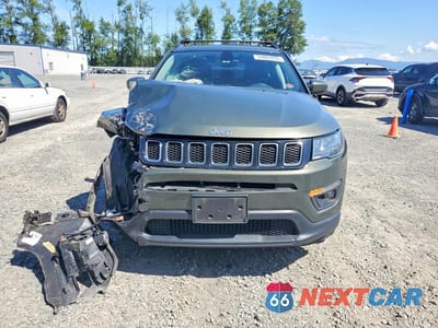 Piąte zdjęcie samochodu w środku: 2017 JEEP COMPASS LATITUDE VIN:3C4NJDBB5HT647422 - miniatura