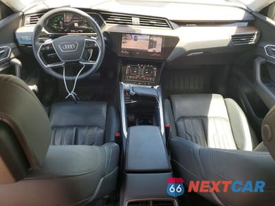 Zdjęcie 8 z 13 samochodu: 2019 AUDI E-TRON PRESTIGE VIN:WA1VAAGE2KB022741 - miniatura