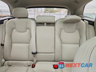 Zdjęcie 10 z 13 samochodu: 2023 VOLVO XC60 PLUS VIN:LYV062RW7PB313657 - miniatura