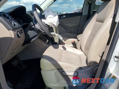Zdjęcie 7 z 13 samochodu: 2011 VOLKSWAGEN TIGUAN S VIN:WVGAV7AX5BW548727 - miniatura