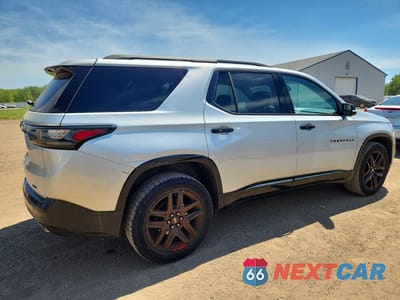 Trzecie zdjęcie samochodu z tyłu: 2019 CHEVROLET TRAVERSE PREMIER VIN:1GNEVKKW9KJ159592 - miniatura
