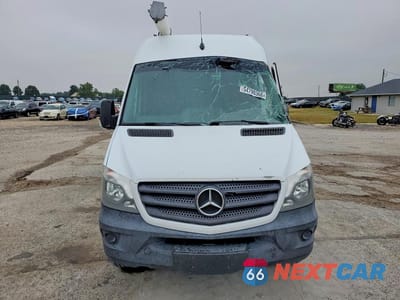 Piąte zdjęcie samochodu w środku: 2015 MERCEDES BENZ SPRINTER 2500 DELIVERY VAN VIN:WD3PE8DC3FP111087 - miniatura