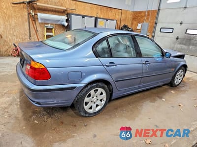 Trzecie zdjęcie samochodu z tyłu: 1999 BMW 323 I VIN:WBAAM333XXKC62428 - miniatura