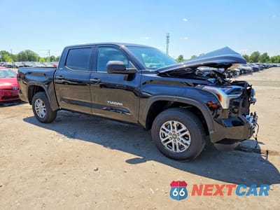 Czwarte zdjęcie samochodu z boku: 2026 TOYOTA TUNDRA SR5 VIN:5TFLA5DB8TX384754 - miniatura