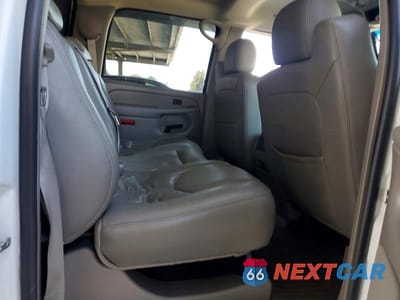 Zdjęcie 10 z 12 samochodu: 2005 GMC SIERRA C2500 HEAVY DUTY VIN:1GTHC23UX5F838609 - miniatura