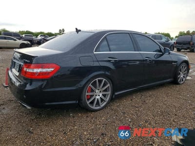 Trzecie zdjęcie samochodu z tyłu: 2012 MERCEDES-BENZ E 63 AMG VIN:WDDHF7EB2CA597368 - miniatura